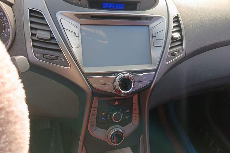 Used Hyundai Elantra (5th Generation / Langdong) 2015 1.6L Manual Fashion Edition Audio And AC Panel