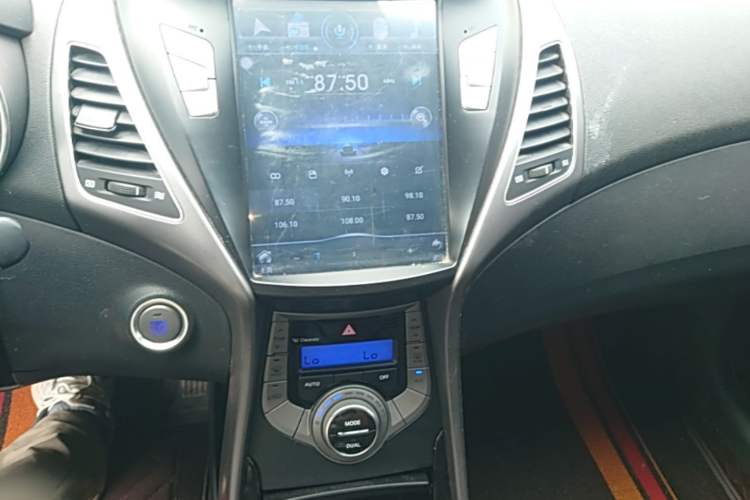 Used Hyundai Elantra (5th Generation / Langdong) 2015 1.6L Automatic Luxury Model Audio And AC Panel