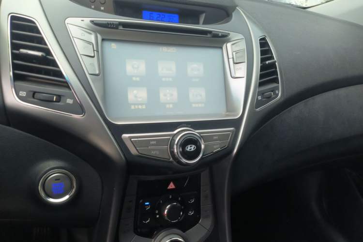 Used Hyundai Elantra (5th Generation / Langdong) 2015 1.6L Manual Leading Model Audio And AC Panel