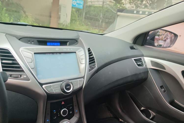 Used Hyundai Elantra (5th Generation / Langdong) 2015 1.6L Automatic Fashion Model Audio And AC Panel