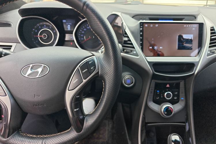 Used Hyundai Elantra (5th Generation / Langdong) 2015 1.6L Automatic Leading Model Center Console