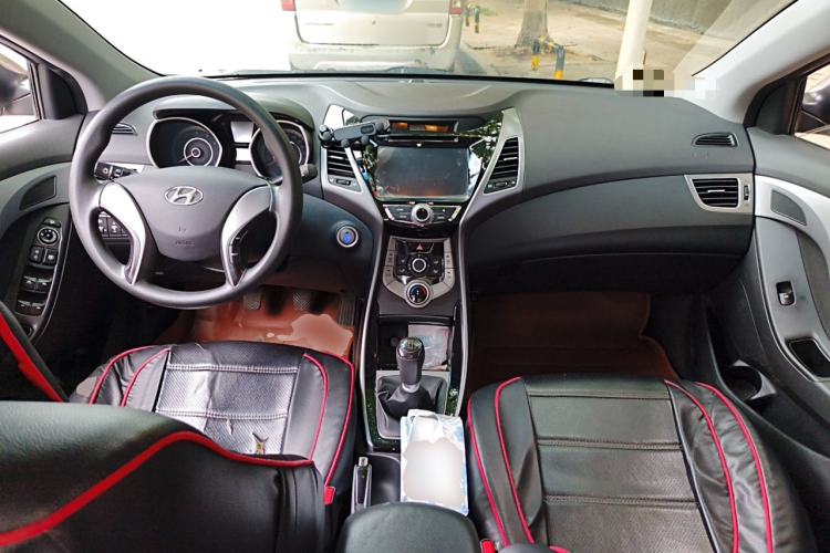 Used Hyundai Elantra (5th Generation / Langdong) 2015 1.6L Manual Leading Model Center Console