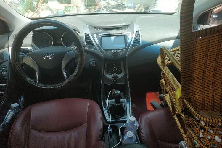 Used Hyundai Elantra (5th Generation / Langdong) 2015 1.6L Manual Leading Model Center Console