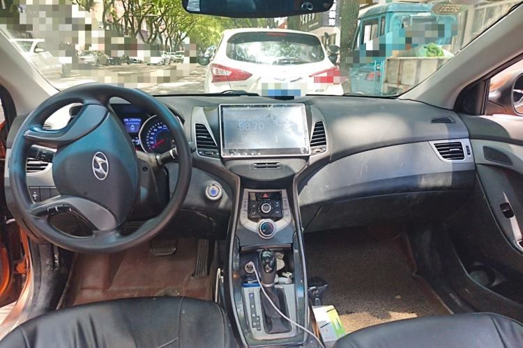 Used Hyundai Elantra (5th Generation / Langdong) 2015 1.6L Automatic Leading Model Center Console