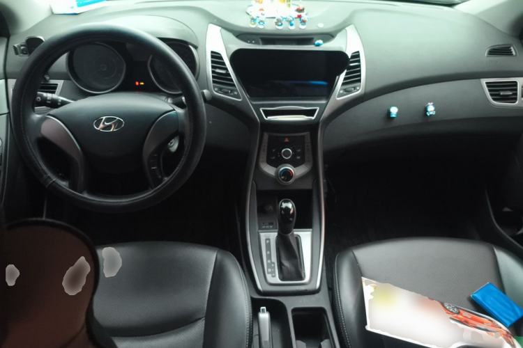 Used Hyundai Elantra (5th Generation / Langdong) 2015 1.6L Automatic Fashion Model Center Console