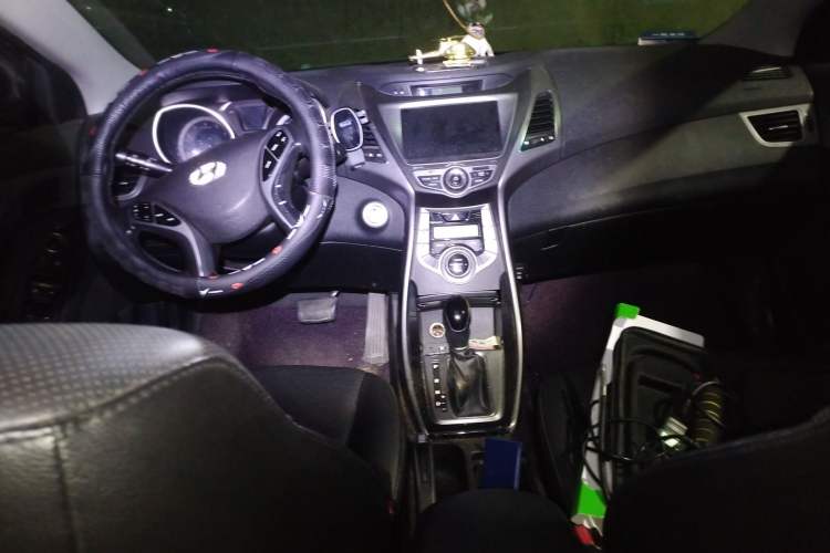 Used Hyundai Elantra (5th Generation / Langdong) 2015 1.6L Automatic Luxury Model Center Console