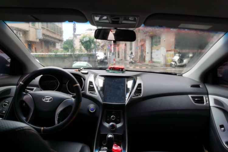 Used Hyundai Elantra (5th Generation / Langdong) 2015 1.6L Automatic Leading Model Center Console