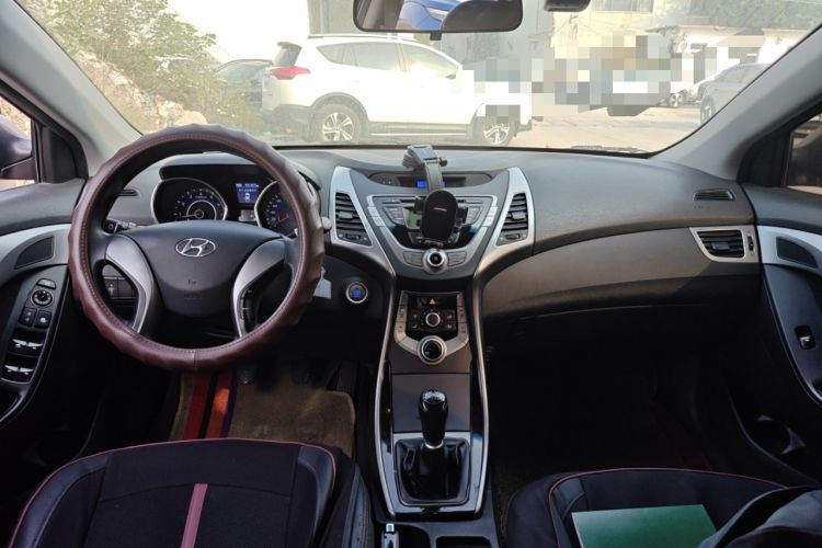 Used Hyundai Elantra (5th Generation / Langdong) 2015 1.6L Manual Leading Model Center Console