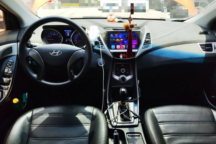 Used Hyundai Elantra (5th Generation / Langdong) 2015 1.6L Automatic Leading Model Center Console