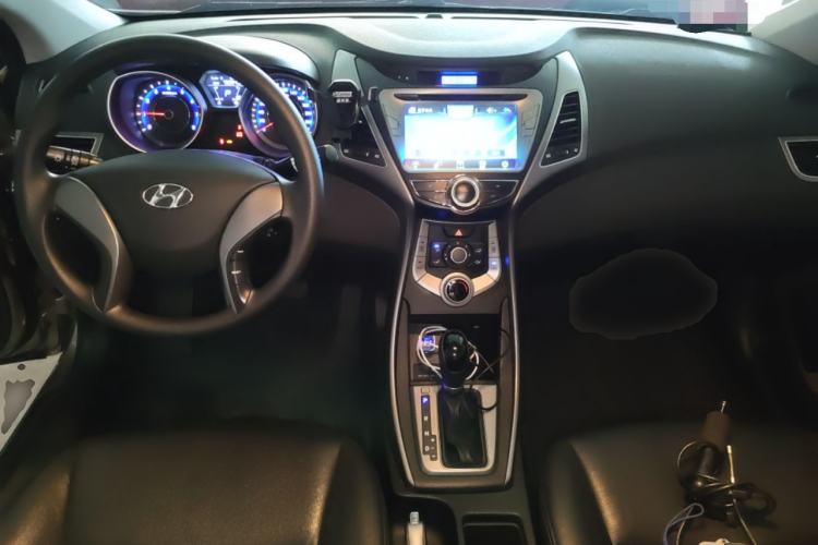 Used Hyundai Elantra (5th Generation / Langdong) 2015 1.6L Automatic Fashion Model Center Console