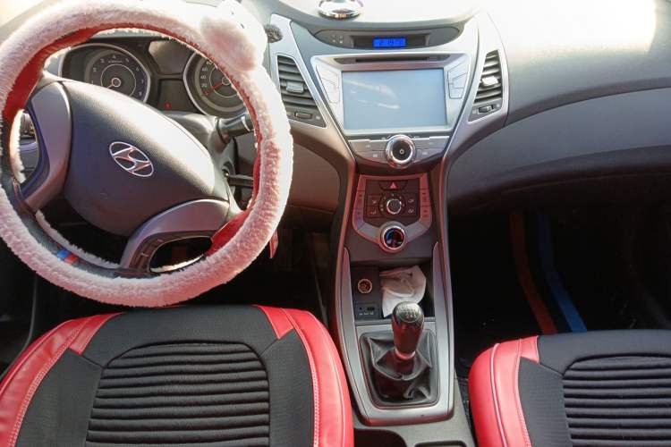 Used Hyundai Elantra (5th Generation / Langdong) 2015 1.6L Manual Fashion Edition Center Console