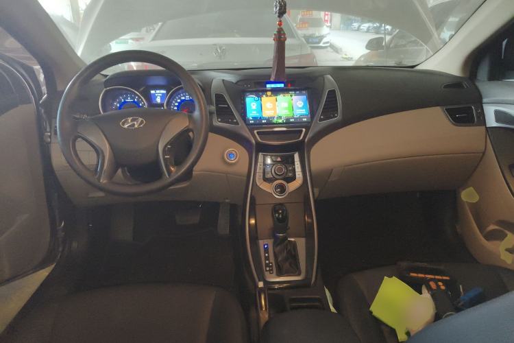 Used Hyundai Elantra (5th Generation / Langdong) 2015 1.6L Automatic Leading Model Center Console