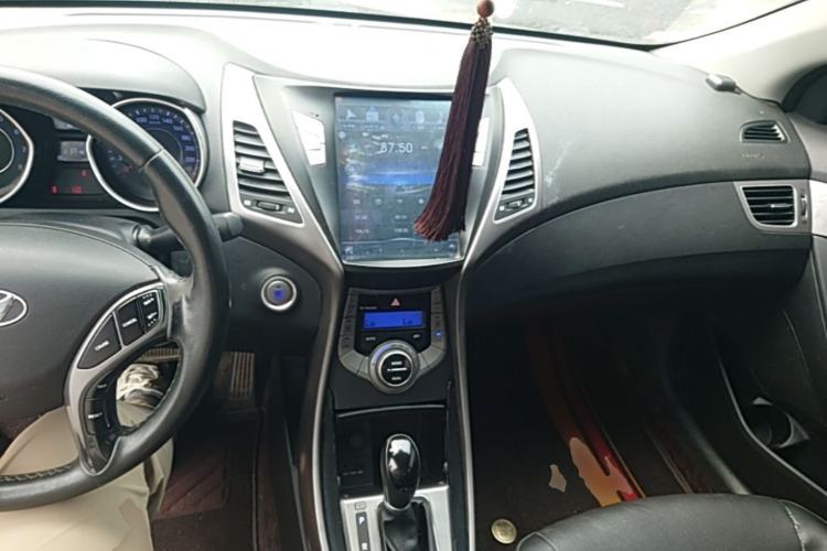 Used Hyundai Elantra (5th Generation / Langdong) 2015 1.6L Automatic Luxury Model Center Console