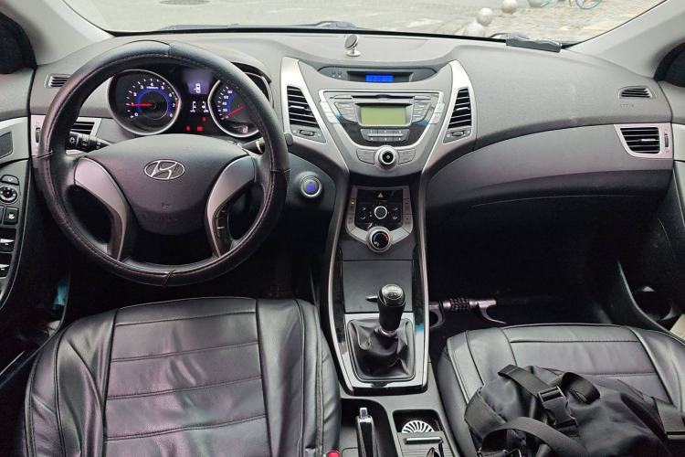 Used Hyundai Elantra (5th Generation / Langdong) 2015 1.6L Manual Leading Model Center Console