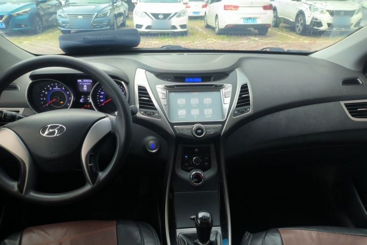 Used Hyundai Elantra (5th Generation / Langdong) 2015 1.6L Manual Leading Model Center Console
