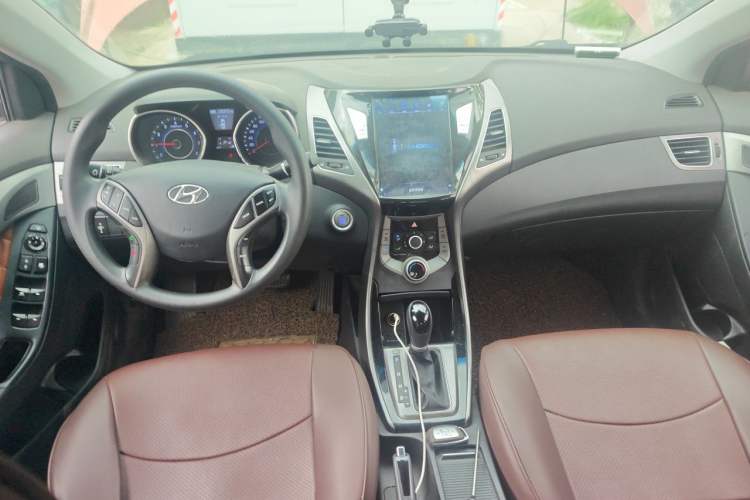 Used Hyundai Elantra (5th Generation / Langdong) 2015 1.6L Automatic Leading Model Center Console
