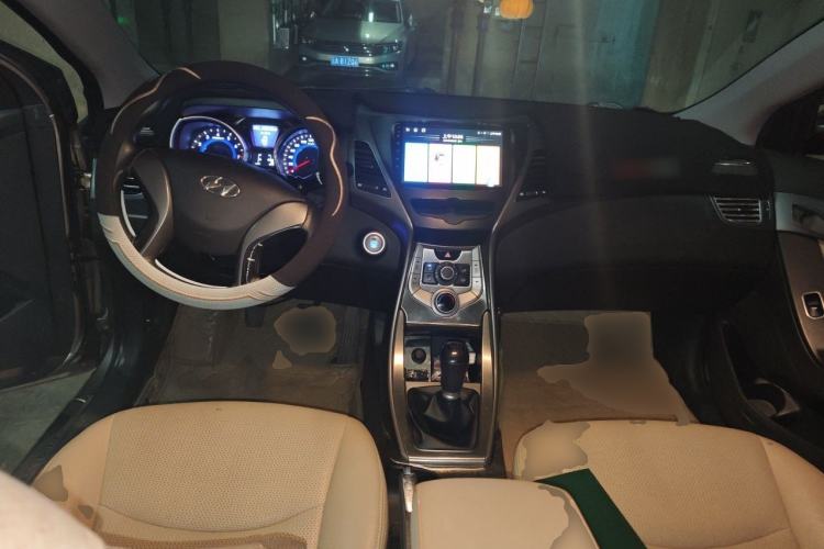 Used Hyundai Elantra (5th Generation / Langdong) 2015 1.6L Manual Leading Model Center Console