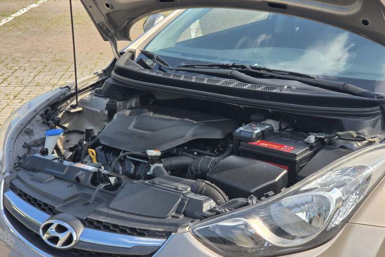 Used Hyundai Elantra (5th Generation / Langdong) 2015 1.6L Automatic Leading Model Engine Bay