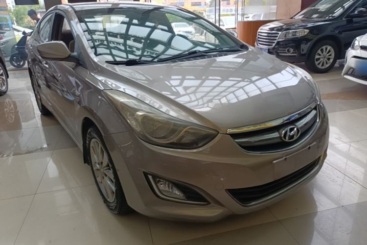 Used Hyundai Elantra (5th Generation / Langdong) 2015 1.6L Automatic Fashion Model Front Right 45 Deg