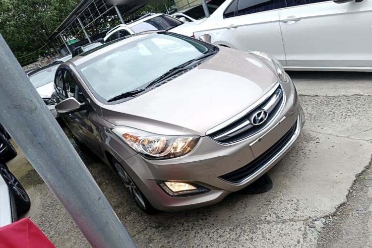 Used Hyundai Elantra (5th Generation / Langdong) 2015 1.6L Automatic Leading Model Front Right 45 Deg