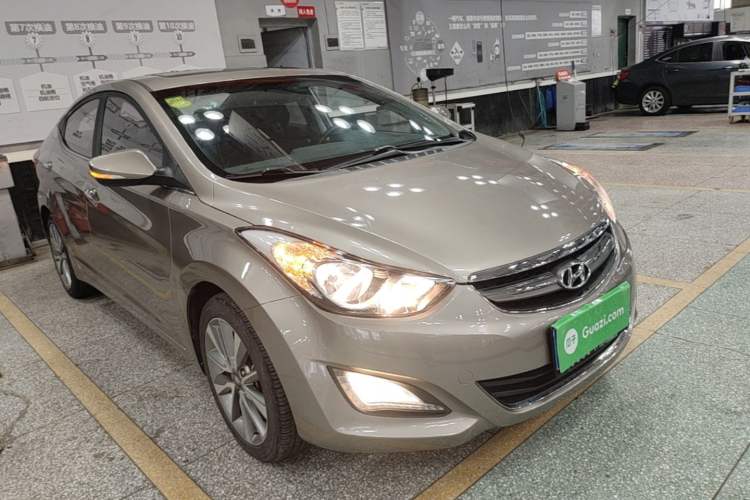 Used Hyundai Elantra (5th Generation / Langdong) 2015 1.6L Automatic Leading Model Front Right 45 Deg