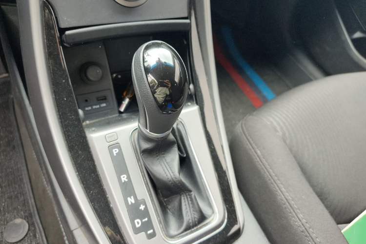 Used Hyundai Elantra (5th Generation / Langdong) 2015 1.6L Automatic Leading Model Gear Lever
