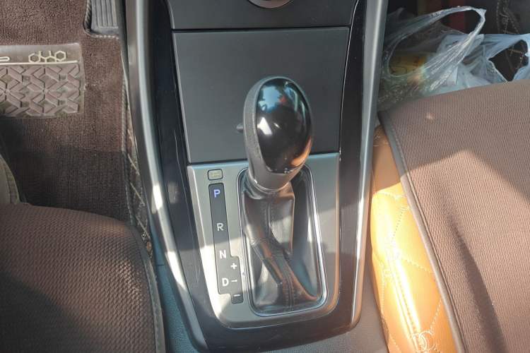 Used Hyundai Elantra (5th Generation / Langdong) 2015 1.6L Automatic Leading Model Gear Lever