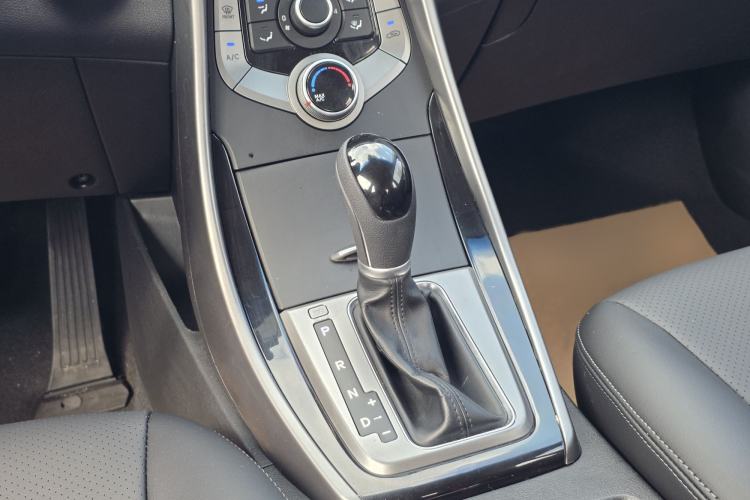 Used Hyundai Elantra (5th Generation / Langdong) 2015 1.6L Automatic Leading Model Gear Lever