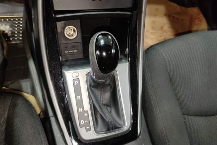 Used Hyundai Elantra (5th Generation / Langdong) 2015 1.6L Automatic Leading Model Gear Lever