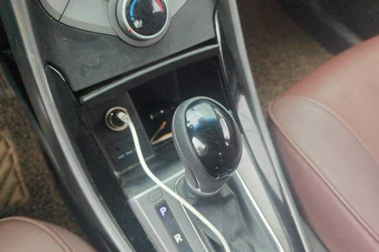 Used Hyundai Elantra (5th Generation / Langdong) 2015 1.6L Automatic Leading Model Gear Lever