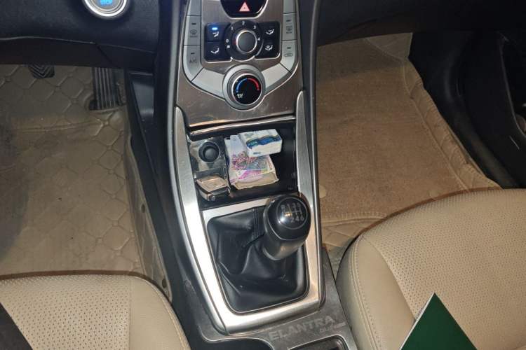 Used Hyundai Elantra (5th Generation / Langdong) 2015 1.6L Manual Leading Model Gear Lever
