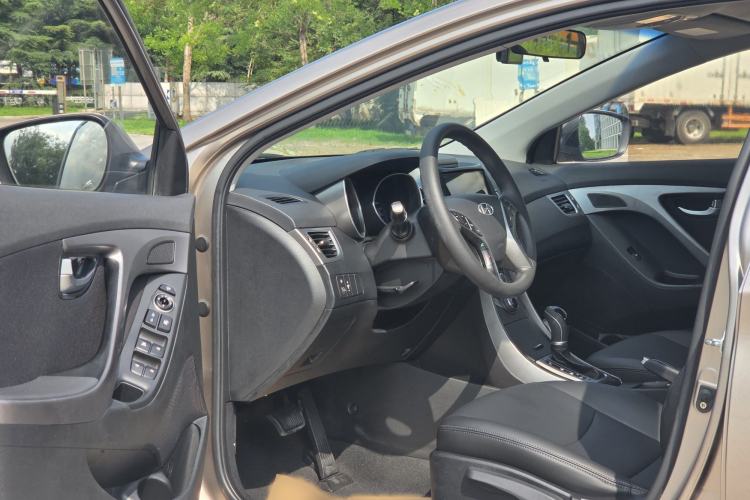 Used Hyundai Elantra (5th Generation / Langdong) 2015 1.6L Automatic Leading Model Interior 2