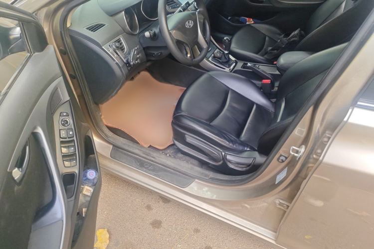 Used Hyundai Elantra (5th Generation / Langdong) 2015 1.6L Manual Leading Model Interior 3