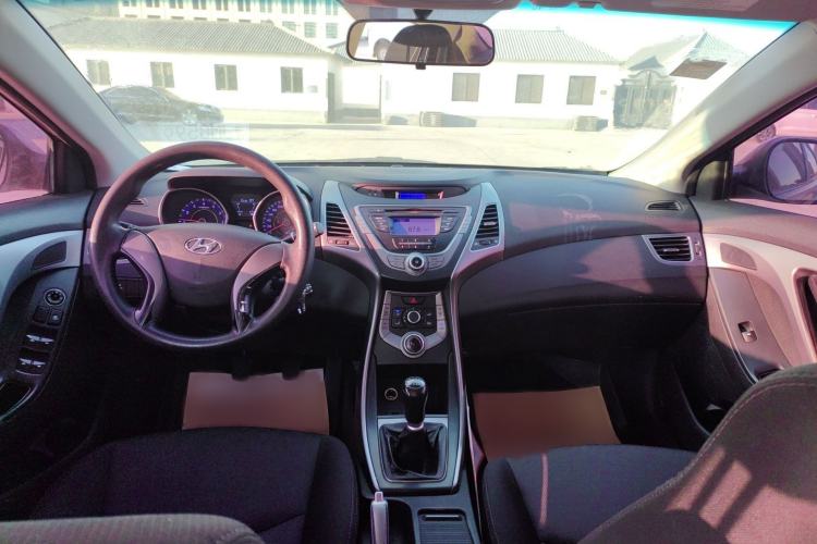 Used Hyundai Elantra (5th Generation / Langdong) 2015 1.6L Manual Fashion Edition Interior 5