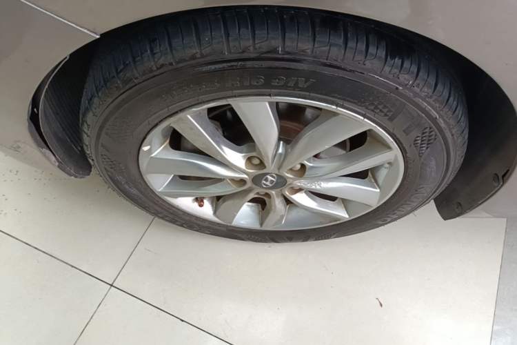 Used Hyundai Elantra (5th Generation / Langdong) 2015 1.6L Automatic Fashion Model Left Front Wheel Hub