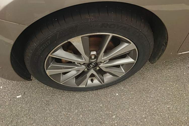 Used Hyundai Elantra (5th Generation / Langdong) 2015 1.6L Automatic Luxury Model Left Front Wheel Hub