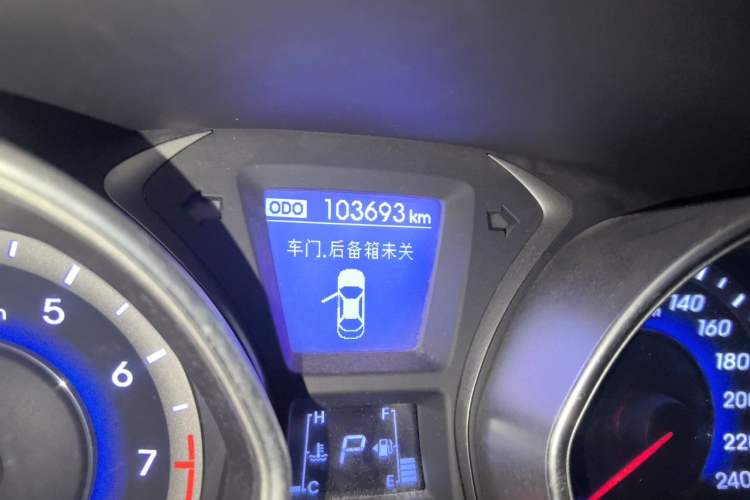 Used Hyundai Elantra (5th Generation / Langdong) 2015 1.6L Automatic Leading Model Odometer Close Up