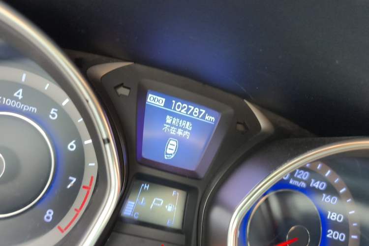 Used Hyundai Elantra (5th Generation / Langdong) 2015 1.6L Automatic Leading Model Odometer Close Up