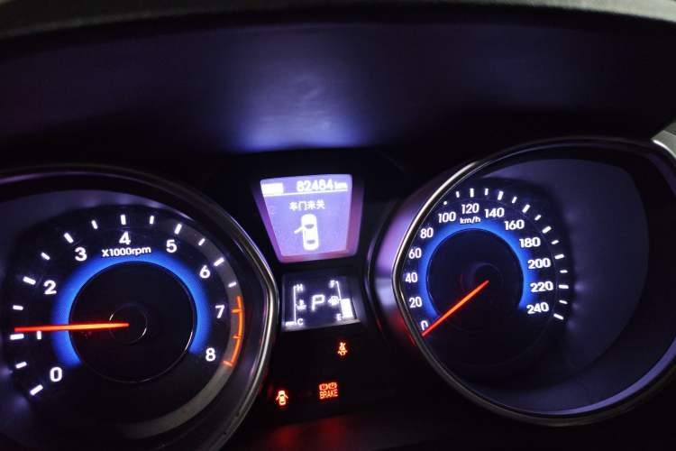 Used Hyundai Elantra (5th Generation / Langdong) 2015 1.6L Automatic Luxury Model Odometer Close Up