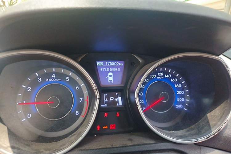 Used Hyundai Elantra (5th Generation / Langdong) 2015 1.6L Automatic Leading Model Odometer Close Up