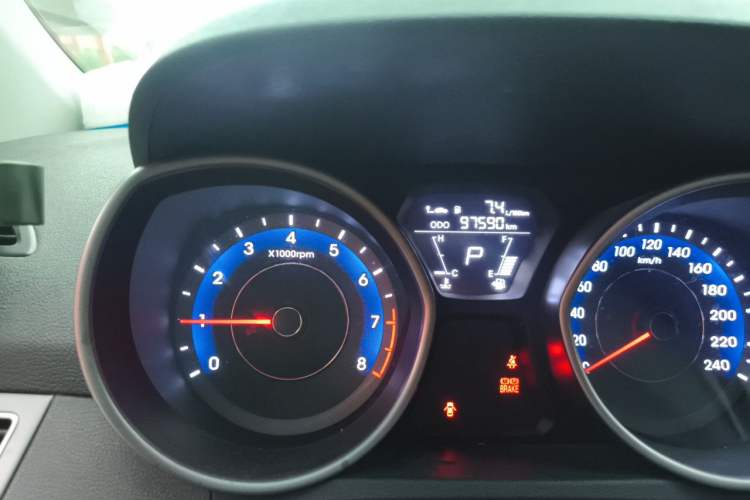 Used Hyundai Elantra (5th Generation / Langdong) 2015 1.6L Automatic Fashion Model Odometer Close Up