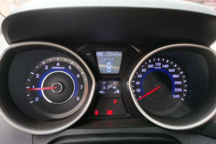Used Hyundai Elantra (5th Generation / Langdong) 2015 1.6L Automatic Leading Model Odometer Close Up