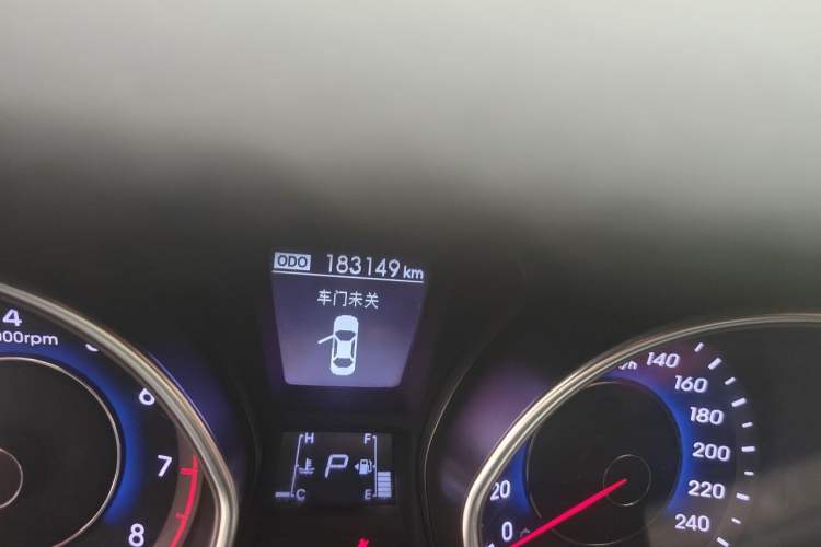 Used Hyundai Elantra (5th Generation / Langdong) 2015 1.6L Automatic Leading Model Odometer Close Up