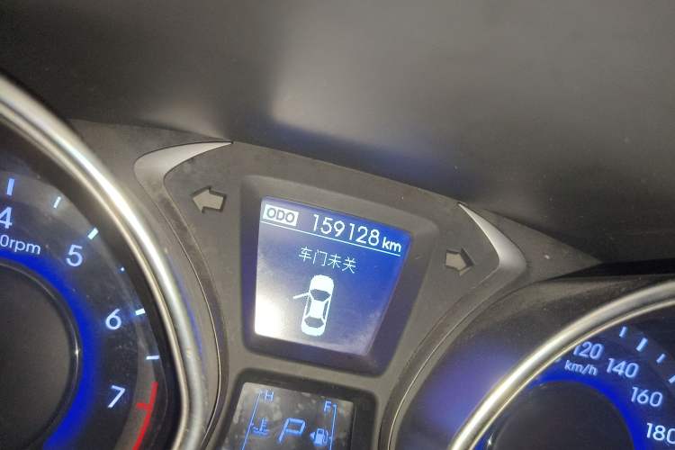 Used Hyundai Elantra (5th Generation / Langdong) 2015 1.6L Automatic Leading Model Odometer Close Up