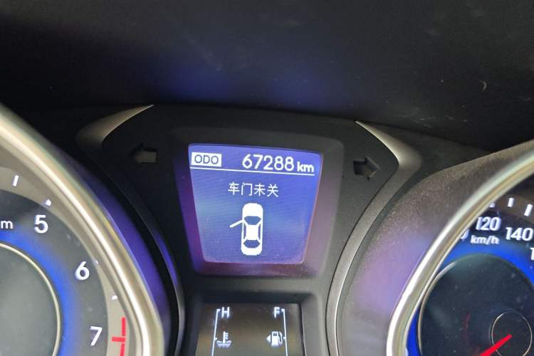 Used Hyundai Elantra (5th Generation / Langdong) 2015 1.6L Manual Leading Model Odometer Close Up