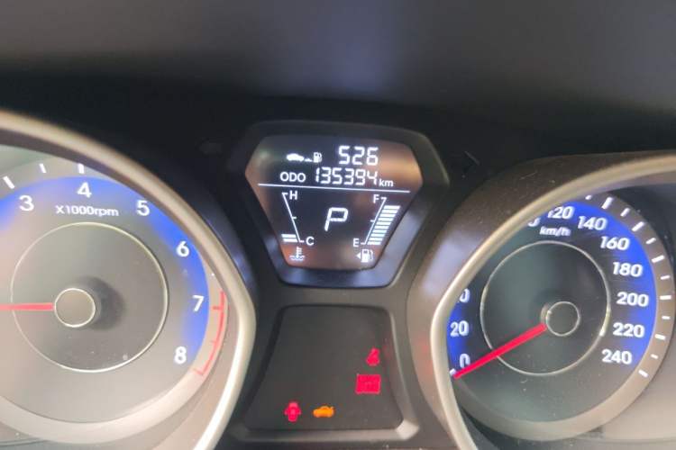 Used Hyundai Elantra (5th Generation / Langdong) 2015 1.6L Automatic Fashion Model Odometer Close Up