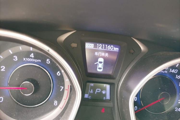 Used Hyundai Elantra (5th Generation / Langdong) 2015 1.6L Automatic Leading Model Odometer Close Up