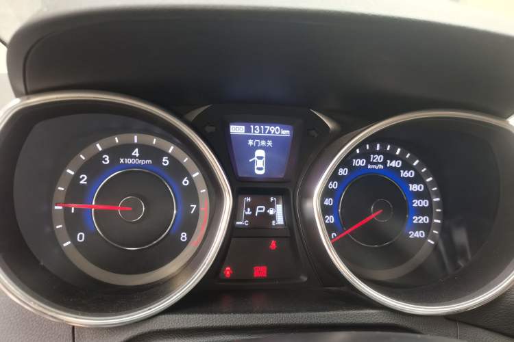 Used Hyundai Elantra (5th Generation / Langdong) 2015 1.6L Automatic Leading Model Odometer Close Up