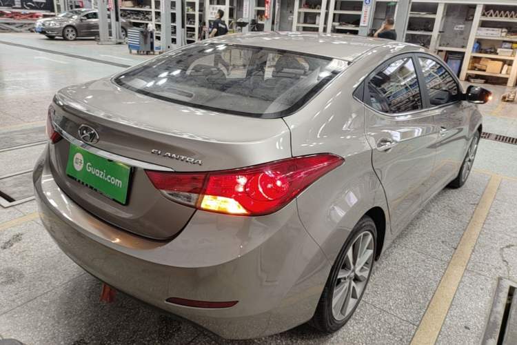 Used Hyundai Elantra (5th Generation / Langdong) 2015 1.6L Automatic Leading Model Rear Right 45 Deg