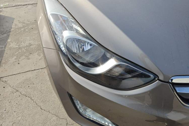 Used Hyundai Elantra (5th Generation / Langdong) 2015 1.6L Manual Leading Model Right Front Headlight
